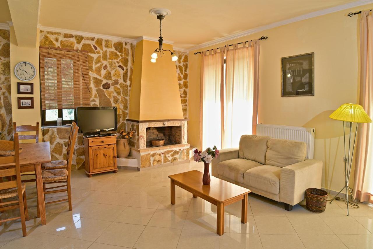 Вілла Olive Farm Agia Marina  Екстер'єр фото