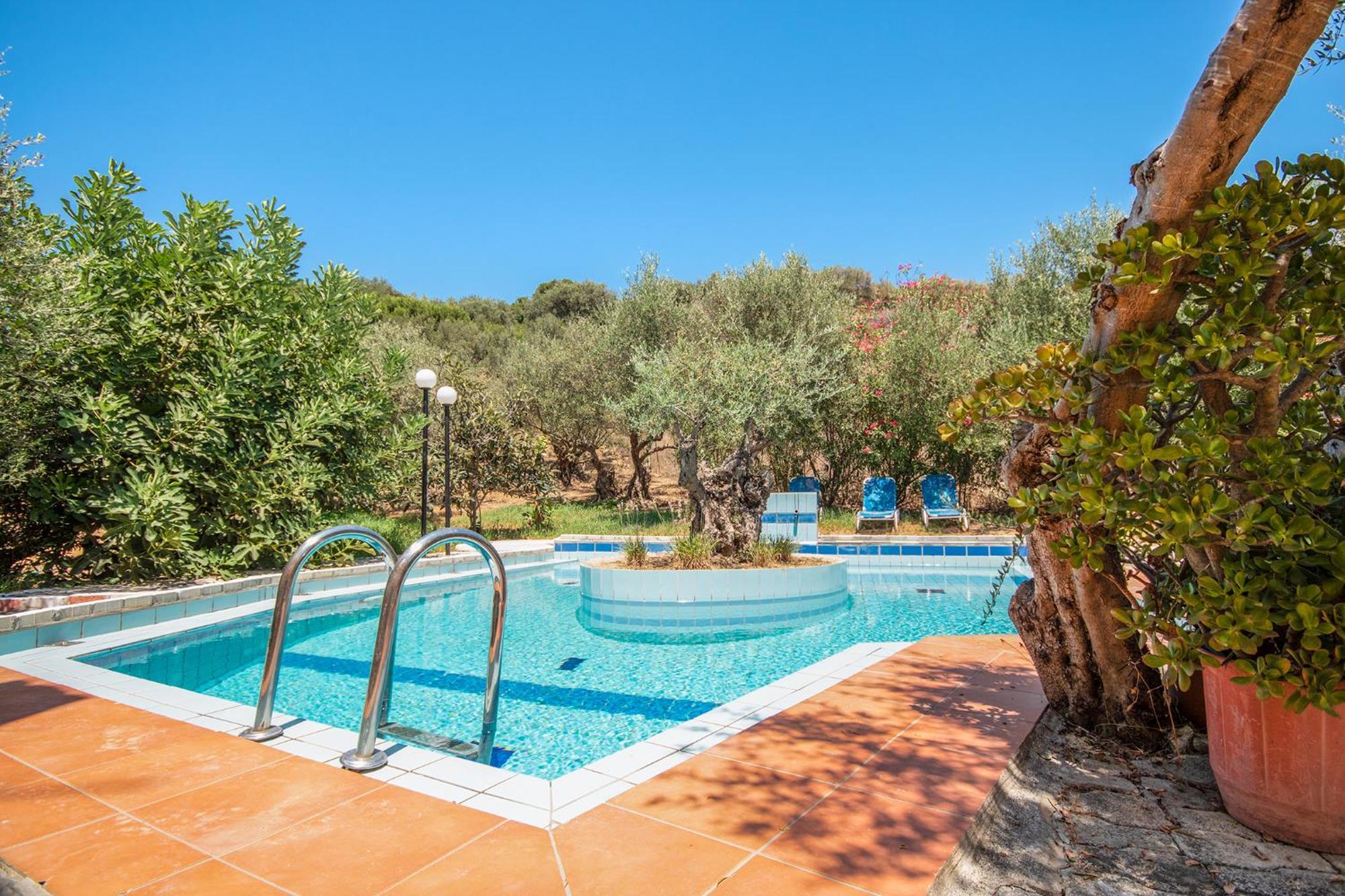 Вілла Olive Farm Agia Marina  Екстер'єр фото